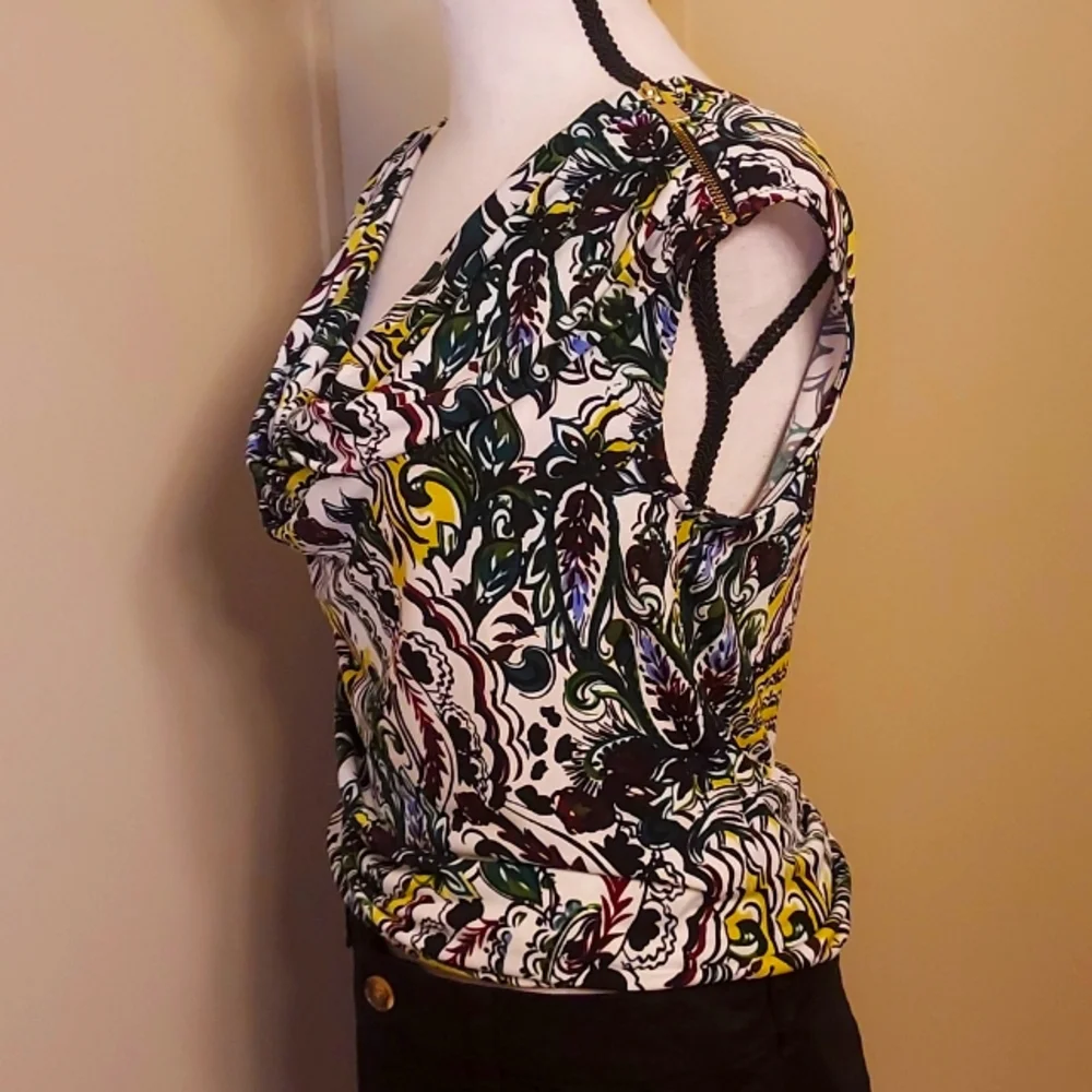 Women's Multicolor Patterned Top - Picture 3 of 5